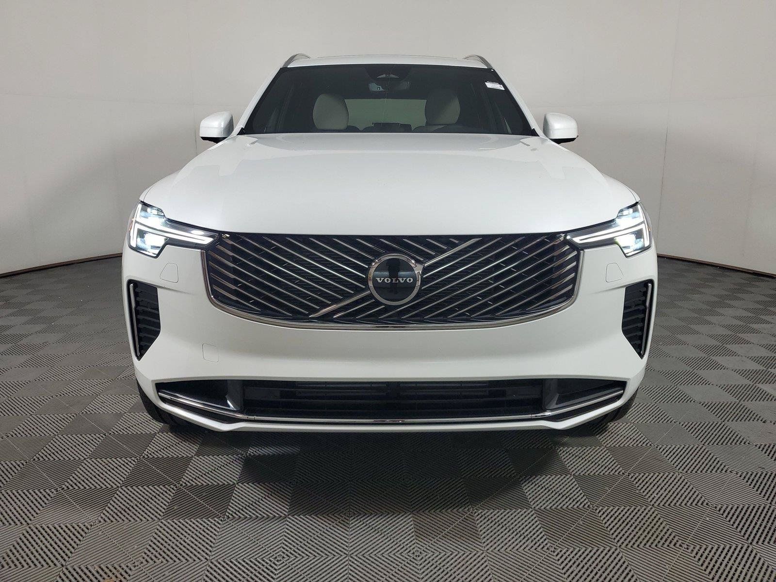 New 2026 Volvo XC90 T8 Core AWD/4WD image 2