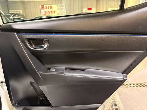 Used 2018 Toyota Corolla SE FWD image 18