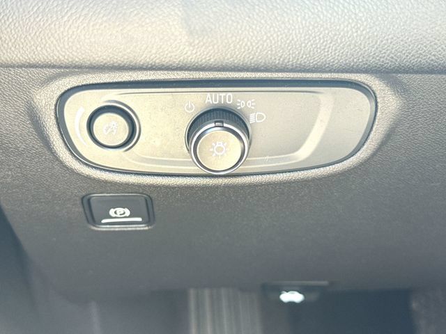 Used 2020 GMC Terrain SLE w/ Driver Convenience Package FWD image 17