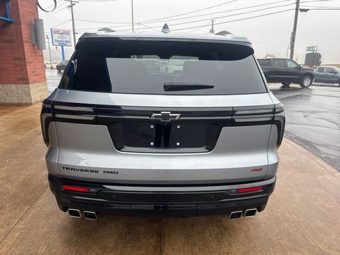 Used 2025 Chevrolet Traverse RS image 9