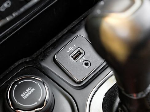 Used 2021 Jeep Cherokee Limited w/ Mopar Interior Package image 37