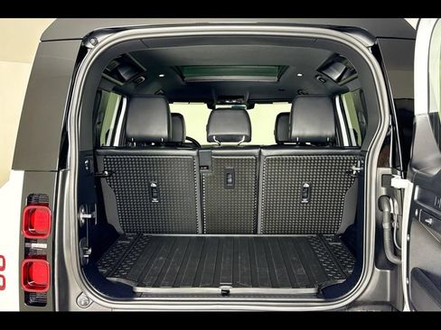 Used 2024 Land Rover Defender 110 SE AWD/4WD image 25