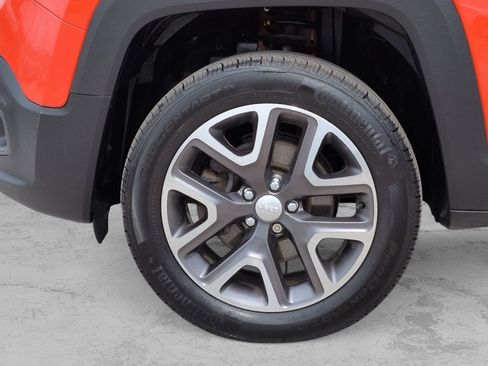 Used 2017 Jeep Renegade Latitude w/ Popular Equipment Group image 17