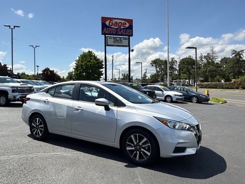 Used 2021 Nissan Versa SV image 10