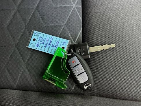 Used 2025 Nissan Frontier SV image 34