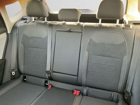 Used 2024 Volkswagen Taos SE w/ Panoramic Sunroof Package image 13