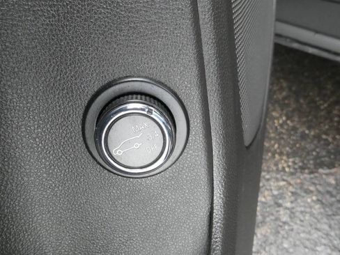 Used 2019 Chevrolet Blazer LT FWD image 22