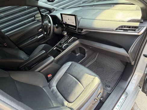 Used 2025 Toyota Sienna XLE Woodland Edition AWD/4WD image 27