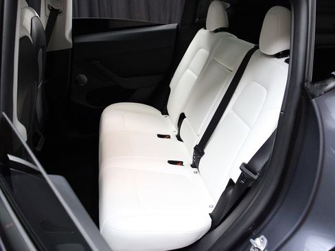 Used 2023 Tesla Model Y Long Range image 50