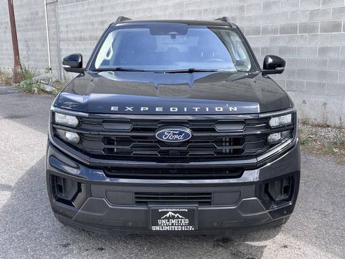 Used 2025 Ford Expedition Active AWD/4WD image 2