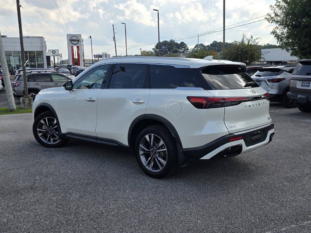 Used 2023 INFINITI QX60 Luxe w/ Cargo Package FWD image 4
