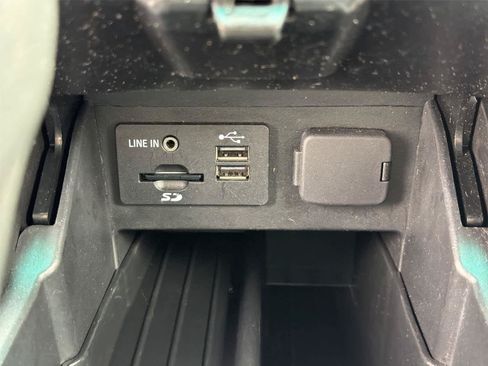 Used 2015 Ford Explorer XLT w/ Equipment Group 202B FWD image 35