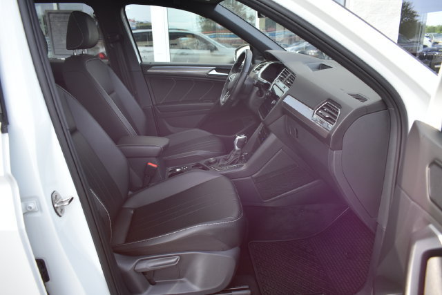 Used 2024 Volkswagen Tiguan SE R-Line AWD/4WD image 43
