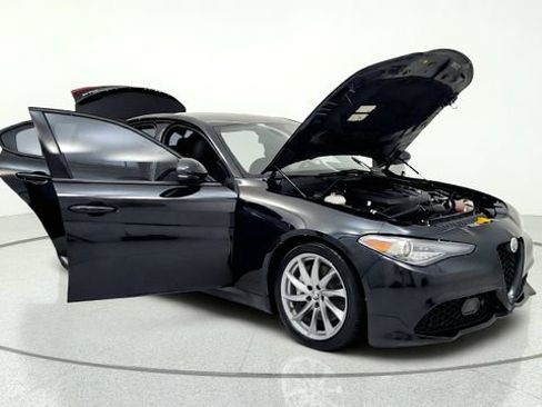 Used 2023 Alfa Romeo Giulia Sprint RWD image 11