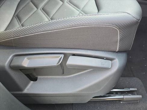 Used 2025 Volkswagen Atlas Cross Sport SE AWD/4WD image 32