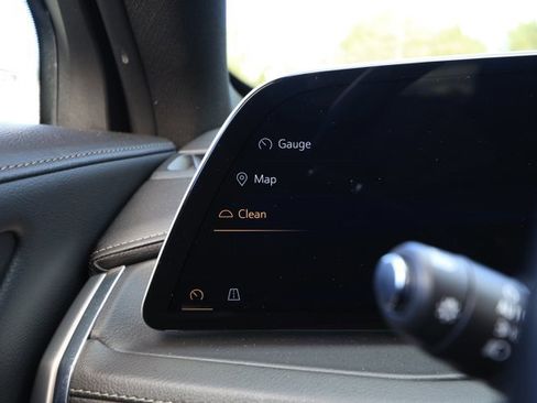 Used 2024 Cadillac XT4 Premium Luxury image 15