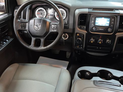Used 2017 RAM 1500 Express AWD/4WD image 18