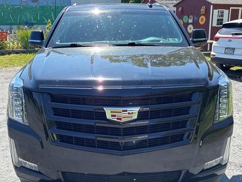 Used 2019 Cadillac Escalade Premium Luxury w/ Escalade Sport Edition AWD/4WD image 6