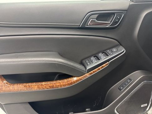 Used 2019 Chevrolet Suburban Premier w/ Premier Plus Edition image 9
