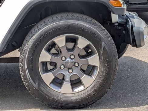Used 2018 Jeep Wrangler Unlimited Sahara w/ Dual Top Group AWD/4WD image 32