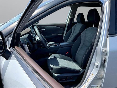 Used 2022 Nissan Rogue SV AWD/4WD image 16