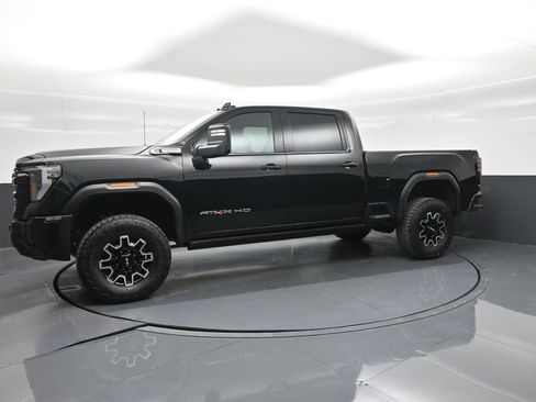 Used 2025 GMC Sierra 2500 AT4X image 18