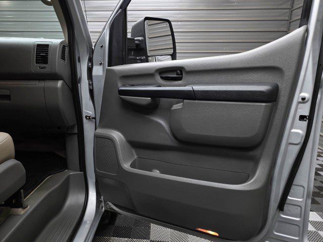 Used 2017 Nissan NV 3500 SL RWD image 30