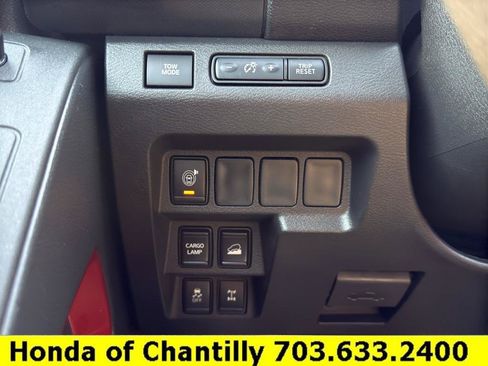 Used 2022 Nissan Frontier PRO-4X w/ Technology Package AWD/4WD image 17