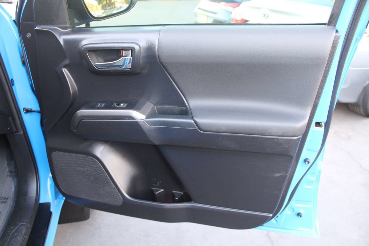 Used 2021 Toyota Tacoma TRD Sport AWD/4WD image 22