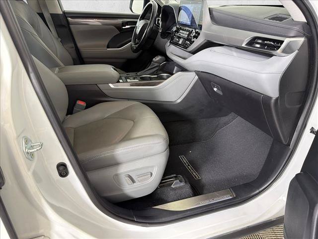 Used 2021 Toyota Highlander Platinum FWD image 15