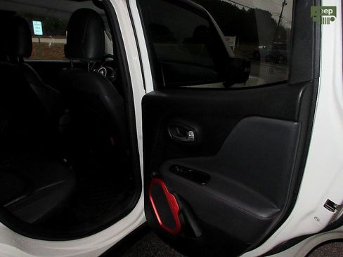 Used 2015 Jeep Renegade Trailhawk w/ Premium Leather Group image 19