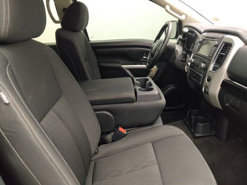 Used 2019 Nissan Titan SV RWD image 21