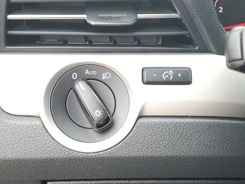 Used 2022 Volkswagen Passat 2.0T SE image 22