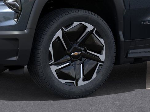 New 2026 Chevrolet Silverado EV LT w/ Premium Package image 9