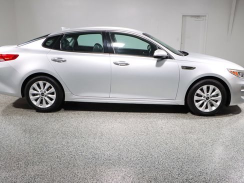 Used 2018 Kia Optima EX image 6