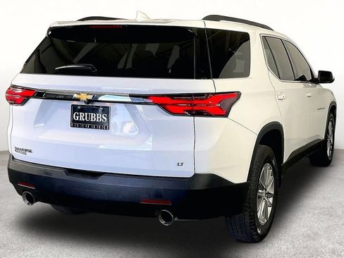 Used 2023 Chevrolet Traverse LT FWD image 2