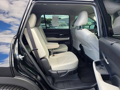 Used 2025 Toyota Grand Highlander AWD image 27