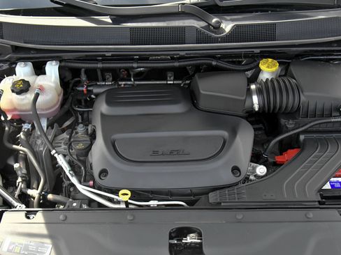 Used 2023 Chrysler Pacifica Touring-L FWD image 52