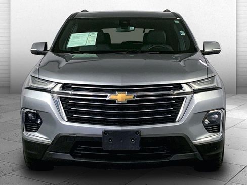 Used 2023 Chevrolet Traverse LT image 2
