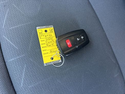 Used 2024 Toyota RAV4 XLE image 32