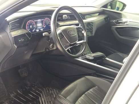 Used 2022 Audi e-tron Premium Plus w/ Premium Plus Package image 20