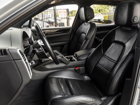 Certified 2021 Porsche Cayenne AWD/4WD image 5