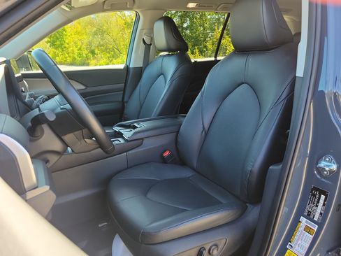 Used 2025 Toyota Grand Highlander AWD Hybrid image 14