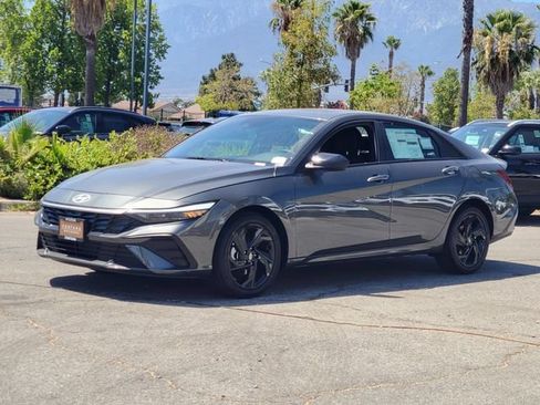 New 2026 Hyundai Elantra SEL Sport FWD image 2