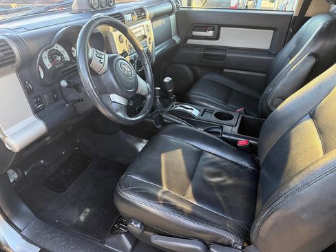 Used 2010 Toyota FJ Cruiser 4WD image 12