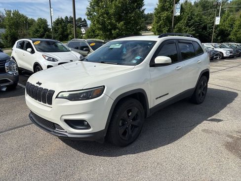 Used 2019 Jeep Cherokee Latitude Plus AWD/4WD image 3