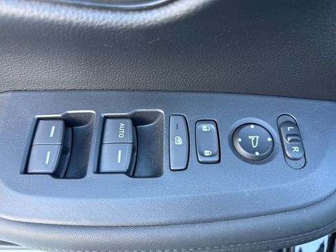 Certified 2023 Honda HR-V LX image 14