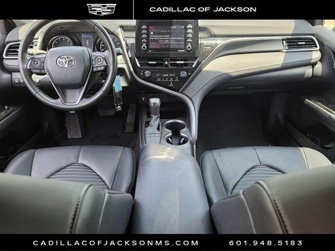 Used 2023 Toyota Camry SE FWD image 5