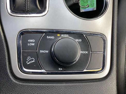 Used 2020 Jeep Grand Cherokee Limited AWD/4WD image 26
