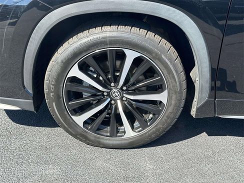 Used 2022 Toyota Highlander XSE image 29